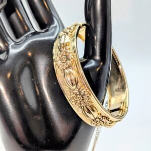 VTG Repousse Art Nouveau Raised Floral Design Gold Tone Bangle Bracelet Safety
